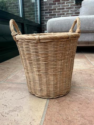 Rieten mand beschikbaar voor biedingen