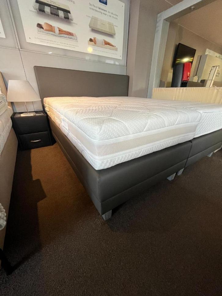 wegens showroom vernieuwing -40%extra korting, Huis en Inrichting, Slaapkamer | Boxsprings, Nieuw, 180 cm, 200 cm, Tweepersoons