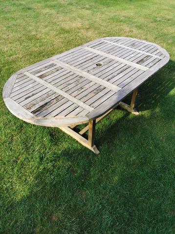 teak tuintafel beschikbaar voor biedingen