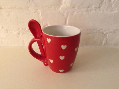 rode koffietas met hartjes, Huis en Inrichting, Keuken | Servies, Zo goed als nieuw, Ophalen of Verzenden