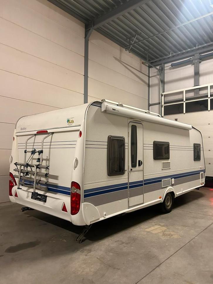 Caravan hobby kfme, Caravans en Kamperen, Caravans, Particulier, tot en met 6, 1250 - 1500 kg, Rondzit, Hobby, Frans bed, Stapelbed