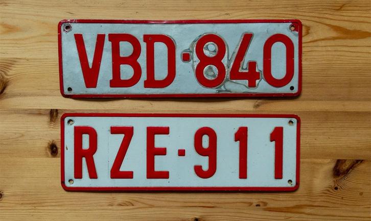 Te koop twee Belgische kentekenplaten, Verzamelen, Overige Verzamelen, Gebruikt, Ophalen of Verzenden