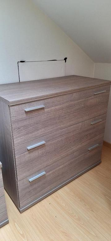 ladekast beschikbaar voor biedingen