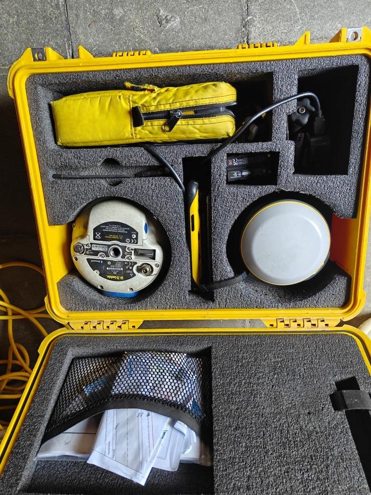 Trimble GNSS/GPS antennes + veldboeken + geomax totalstation, Doe-het-zelf en Bouw, Meetapparatuur, Gebruikt, Afstand, Ophalen of Verzenden