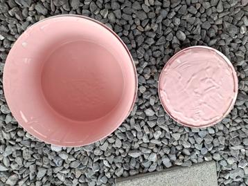 Satin rose binnenhuisverf beschikbaar voor biedingen