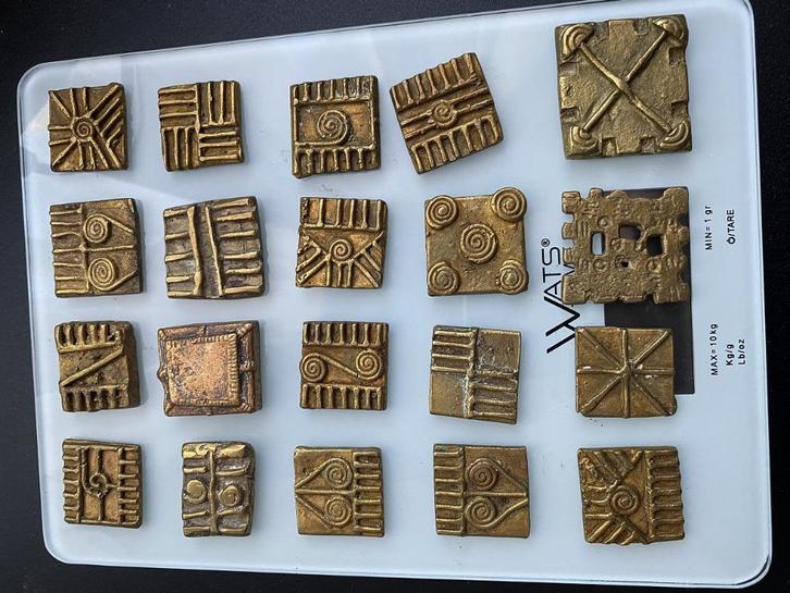 20 bronzen goudgewichten uit de 16e eeuw CE serie 20, Antiek en Kunst, Antiek | Brons en Koper, Brons, Ophalen of Verzenden