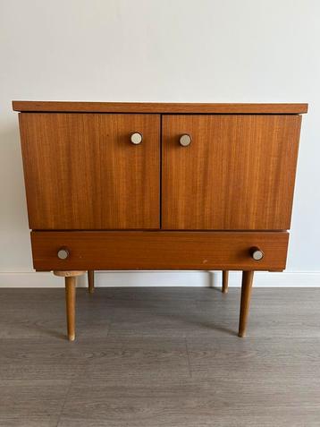 Vintage kastje om op te knappen beschikbaar voor biedingen