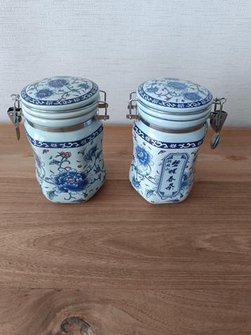 2 oude Chineese voorraad potten met deksel met kliksysteem beschikbaar voor biedingen
