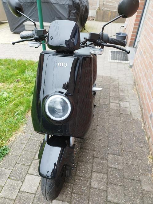 Elektrische brommer NIU - klasse B, Fietsen en Brommers, Brommers | Crossbrommers, Zo goed als nieuw, Overige merken, Ophalen
