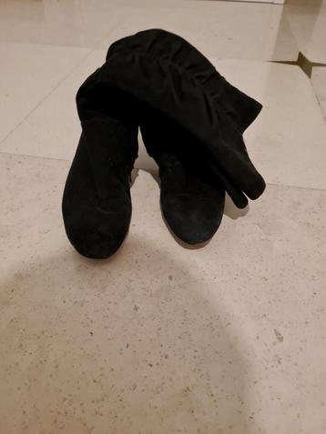 Paire de bottes noires pointure 39 en nubuck