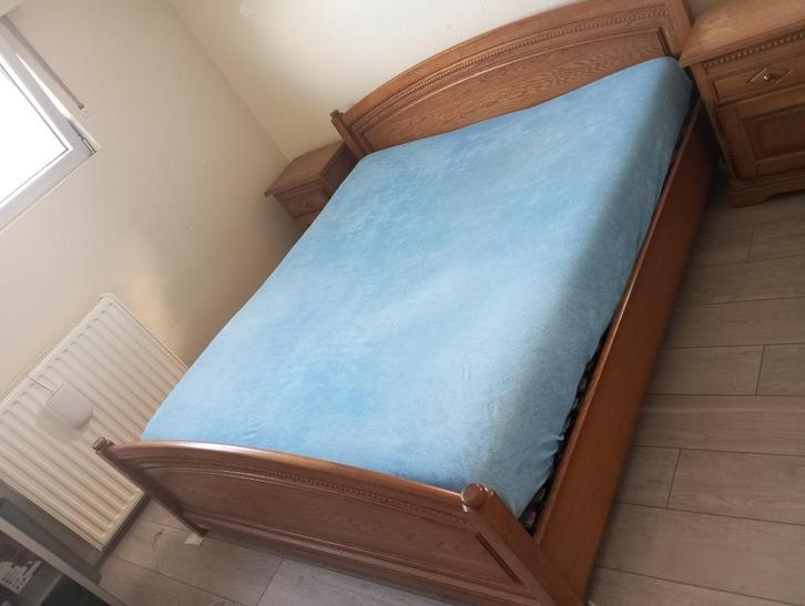 eik bed met 2 verstelbare lattenbodems, 2 kastjes en matras, Huis en Inrichting, Slaapkamer | Bedden, Gebruikt, Tweepersoons, 180 cm