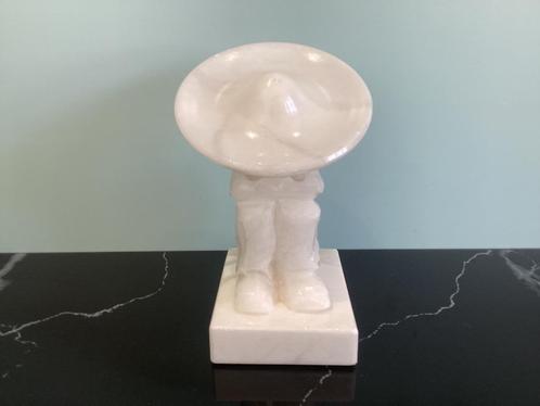 Beeldje in albast Slapende Mexicaan. 039/B., Antiek en Kunst, Antiek | Woonaccessoires, Ophalen