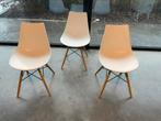 3 Replica eames chairs, wit met houten poten in goede staat, Huis en Inrichting, Ophalen, Zo goed als nieuw, Wit