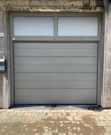 garagepoort wordt vandaag/morgen UITGEBROKEN:ophalen zaterd. beschikbaar voor biedingen