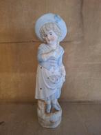 Bisque porseleinen beeldje – kind met hoed (ca. 28 cm), Ophalen