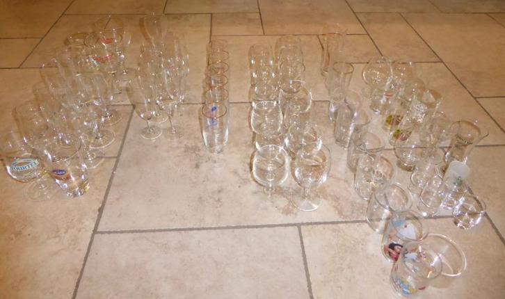 Doos glazen ( ongeveer 65 stuks ), Verzamelen, Glas en Drinkglazen, Zo goed als nieuw, Ophalen