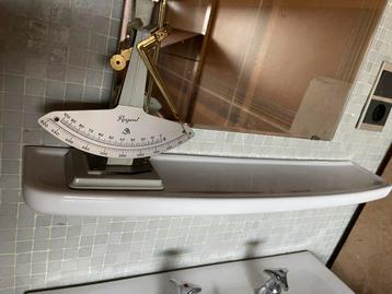 Lavabo/ badkamer plankje / legger beschikbaar voor biedingen