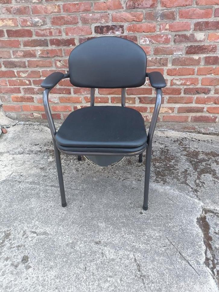 Chaise percée avec seau hygiénique 53cm d assise (nickel), Diversen, Verpleegmiddelen, Zo goed als nieuw, Ophalen