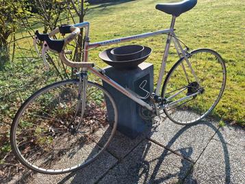 Peugeot vintage racefiets beschikbaar voor biedingen