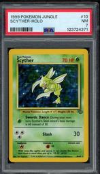 Scyther Holo PSA 7 - 10/64 - Jungle 1999, Hobby en Vrije tijd, Verzamelkaartspellen | Pokémon, Ophalen of Verzenden, Zo goed als nieuw
