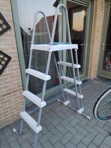 intex 4 treden met veiligheid dmv afneembare treden beschikbaar voor biedingen