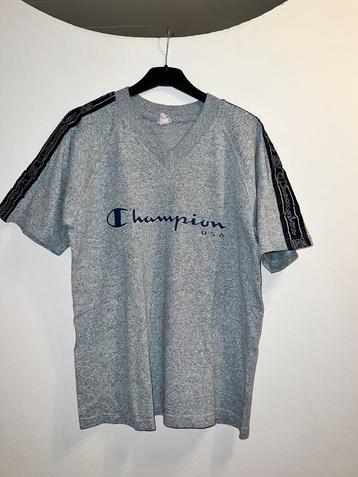 T-shirt champion beschikbaar voor biedingen