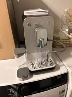 De SMEG Bean to Cup volautomatische koffiemachine BCC13, Elektronische apparatuur, Ophalen, Zo goed als nieuw, Koffiemachine