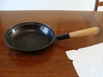 lot de divers anciens ustensiles de cuisine beschikbaar voor biedingen