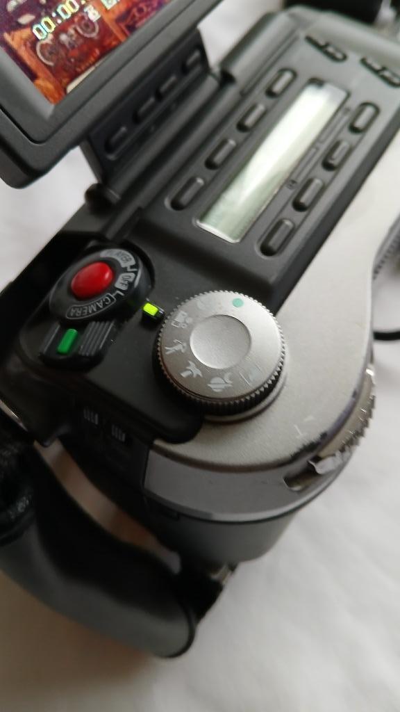 Hi8 VIDEOCAMERA'S ZIJN VOOR REPARATIE MET OPLADER, Audio, Tv en Foto, Videocamera's Analoog, Camera, Hi 8, Ophalen of Verzenden