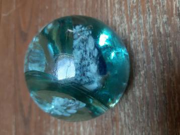 Decoratieve Glasbol beschikbaar voor biedingen
