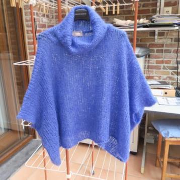 Poncho nieuw gebreid blauw rolkraag Giul mt 42-44 beschikbaar voor biedingen