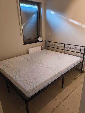 Matelas + lit, Enlèvement, Comme neuf