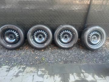 Winterbande + Velg 16 inch 5 gaats beschikbaar voor biedingen