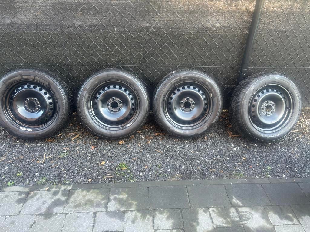 Winterbanden + Velg 16 inch 5 gaats, Auto-onderdelen, Banden en Velgen, Band(en), Winterbanden, 16 inch, Ophalen