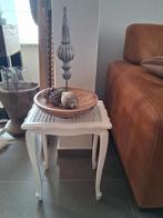 Bijzettafel met landelijke decoratie, Ophalen