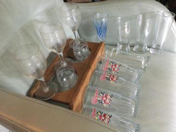 14 GLAZEN - VERSCHILLENDE TOEPASSINGEN + HOUTEN ACCESSOIRE beschikbaar voor biedingen