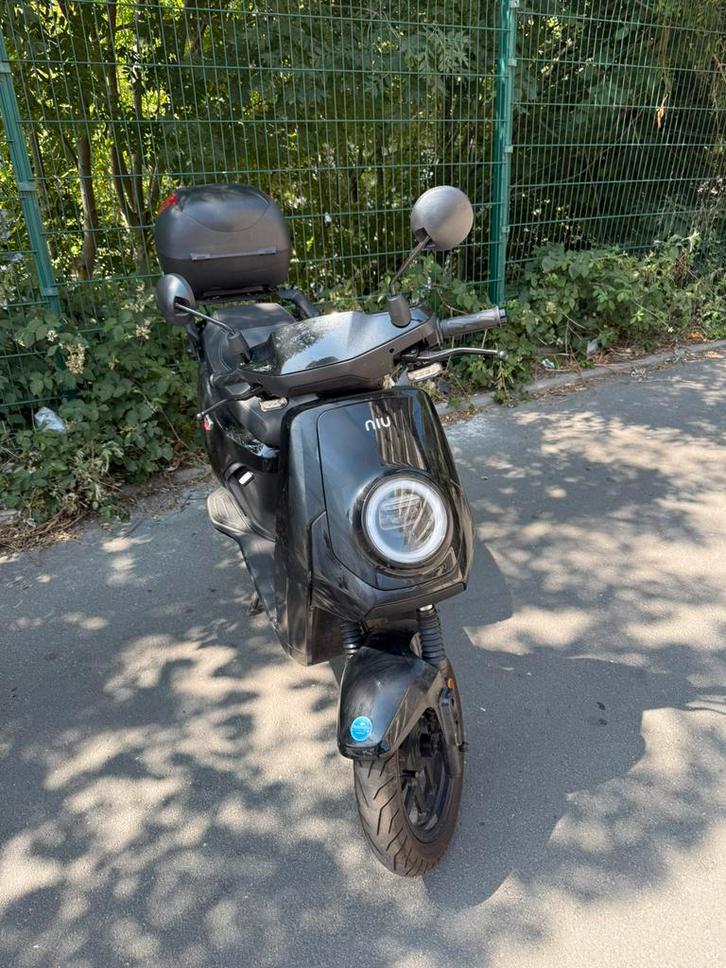 NIU GT SPORT 2200KM ELEKTRISCHE SCOOTERRITTEN VOOR 675€!, Fietsen en Brommers, Scooters | Overige merken, Zo goed als nieuw, Klasse B (45 km/u)