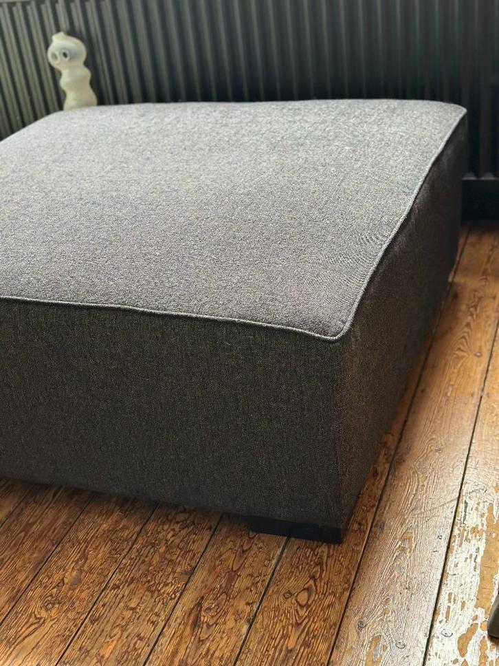Donkergrijze poef – 110 x 110 cm – Nieuwstaat, Huis en Inrichting, Zetels | Voetbanken en poefs, Nieuw, 100 tot 125 cm, 100 tot 125 cm