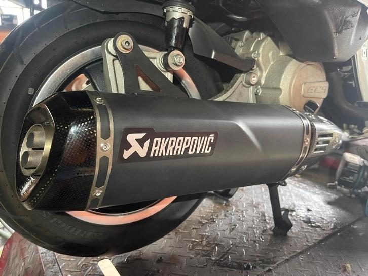 Uitlaat AKRAPOVIC Black Edition Vespa GTS, Fietsen en Brommers, Brommeronderdelen | Scooters, Nieuw, Vespa, Uitlaat, Ophalen of Verzenden