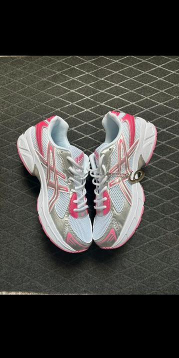 Asics 1130 - Rose/Blanc beschikbaar voor biedingen