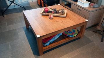 Salontafel 100cm X 98cm beschikbaar voor biedingen