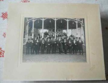 2 photos de groupe ( à identifier, région de Jumet ? ) beschikbaar voor biedingen