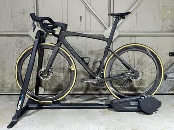 Wahoo kickr roller nieuw beschikbaar voor biedingen