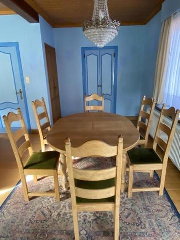 Eettafel met 6 stoelen in eik – klassiek en tijdloos beschikbaar voor biedingen