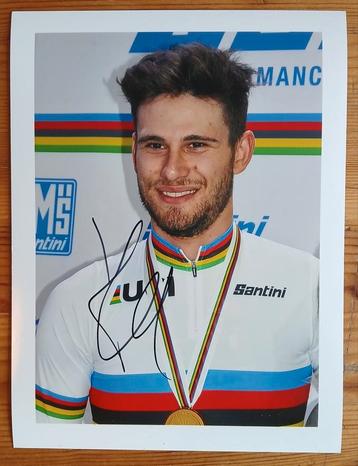 Gesigneerde foto van Filippo Ganna.  beschikbaar voor biedingen