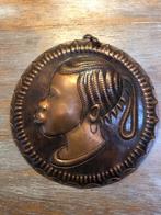 Médaille lourde femme africaine en cuivre, Enlèvement