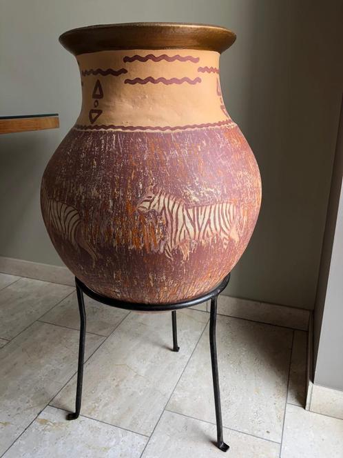 Vase africain à vendre, Maison & Meubles, Accessoires pour la Maison | Vases, Comme neuf, Rouge, 50 à 75 cm, Poterie ou Porcelaine