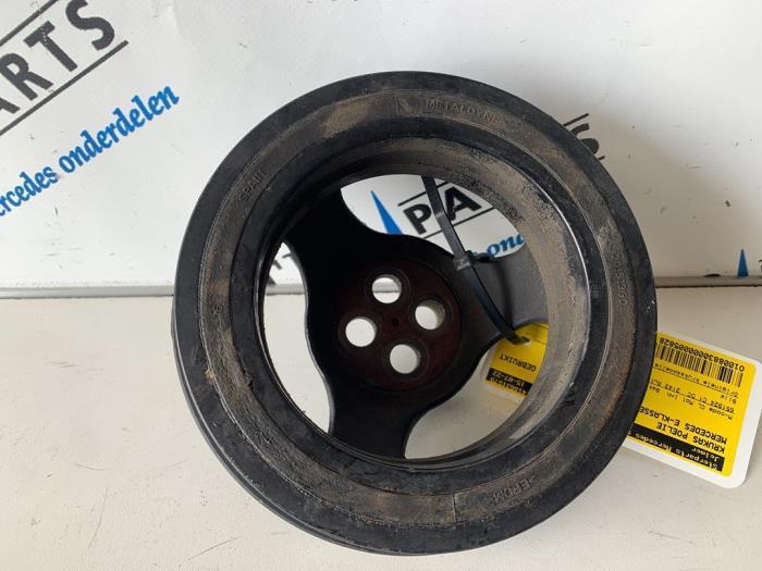 Krukas Poelie van een Mercedes E-Klasse, Auto-onderdelen, Remmen en Aandrijving, Mercedes-Benz, Gebruikt, 3 maanden garantie, Ophalen of Verzenden
