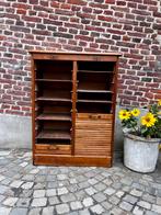 Antieke dubbele rolkast, Ophalen