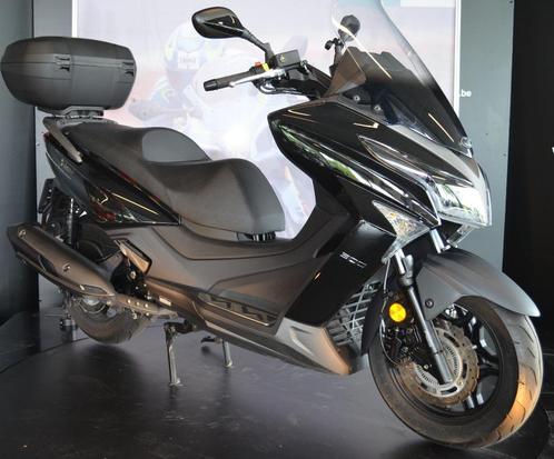 Kymco X-Town 300 nieuwstaat 2023 slechts 3150 Km, Motoren, Motoren | Overige merken, Bedrijf, Scooter, 12 t/m 35 kW, 1 cilinder